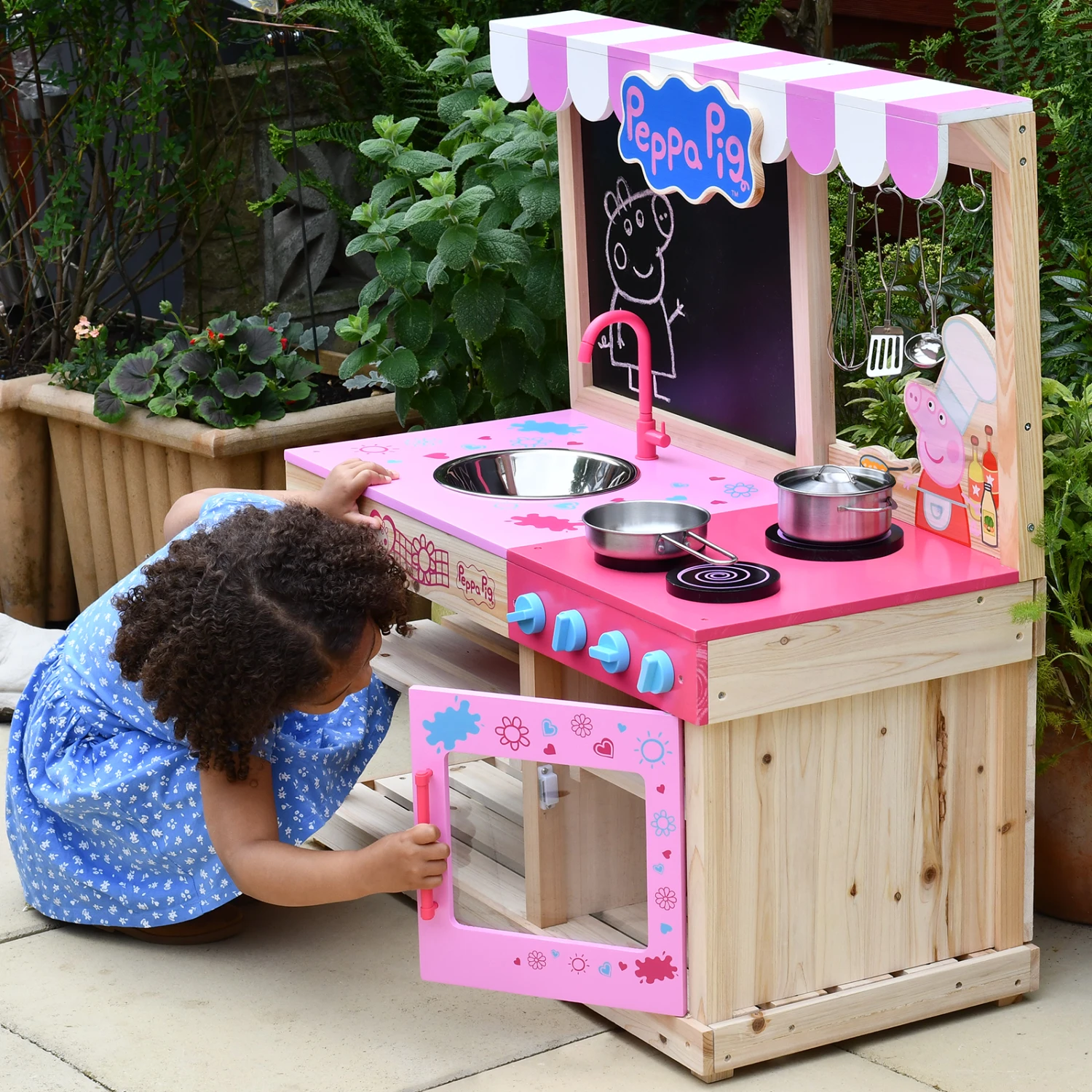 Peppa Pig Wooden Mud Kitchen With Accessories (3 - 6 Years) - Pink 8 Peppa Pig Wooden Mud Kitchen With Accessories (3 - 6 Years) - Pink - Image 6