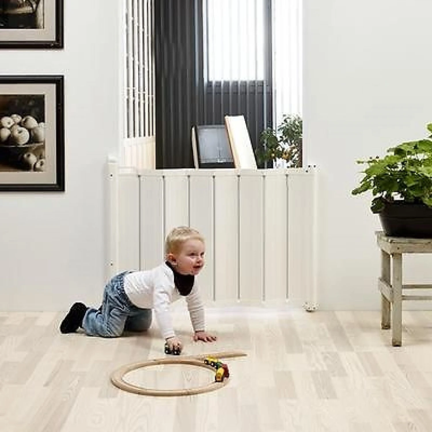 Babydan Guard Me Auto Foldable Safety Guard / Safety Gate (64.5 - 89cm) 4 Babydan Guard Me Auto Foldable Safety Guard / Safety Gate (64.5 - 89cm) - Image 2