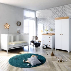 Puggle Henbury Cot Bed 5 Piece Nursery Furniture Set With Mini Uno Eco Fibre Cot Bed Mattress - White & Oak