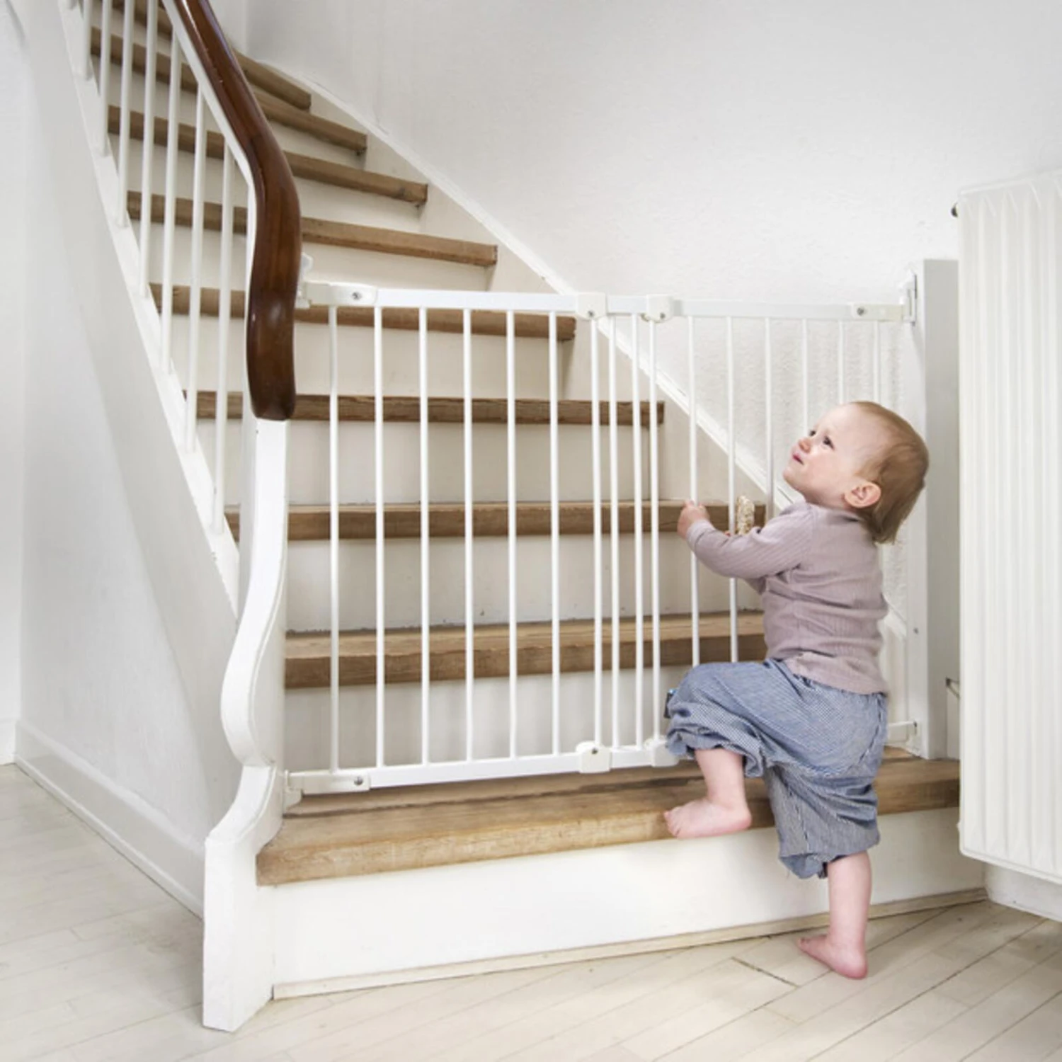 BabyDan Super Flexi Fit Extending Safety Gate - White (67 - 106cm) 5 BabyDan Super Flexi Fit Extending Safety Gate - White (67 - 106cm) - Image 3